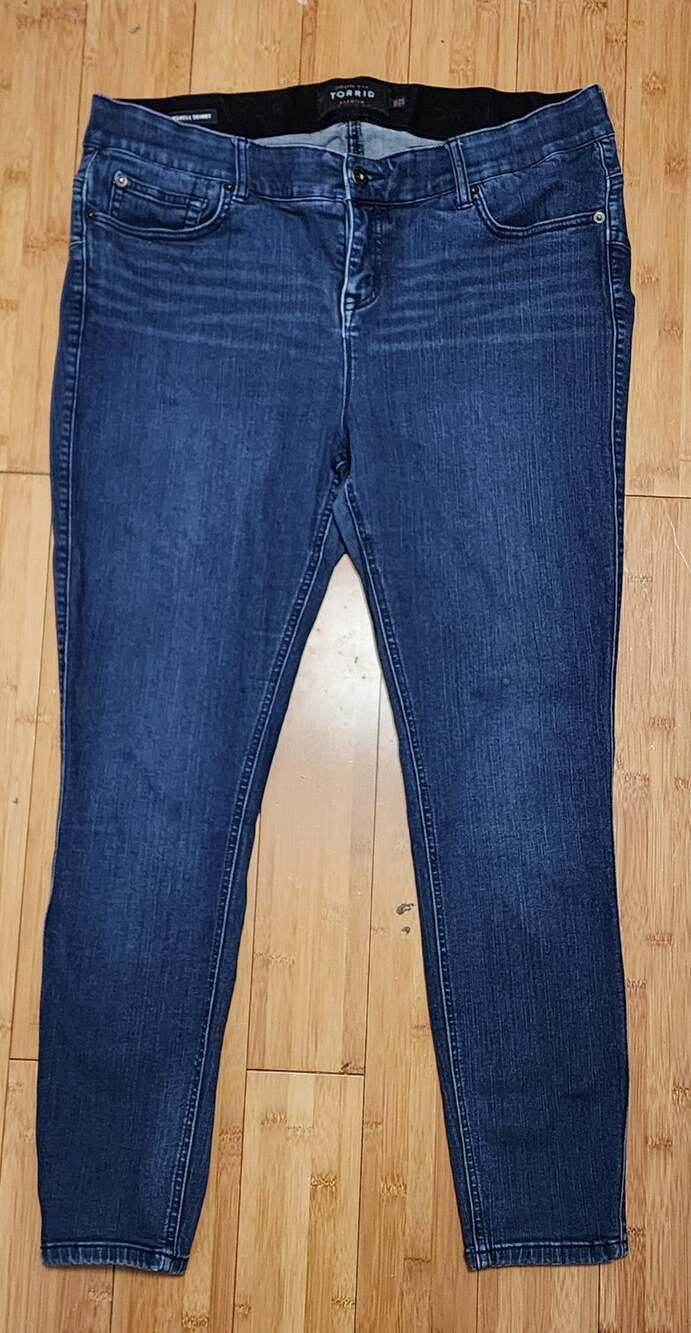 Torrid Bombshell Skinny Womens 18R Blue Premium Stretch Medium Wash Denim Casual
